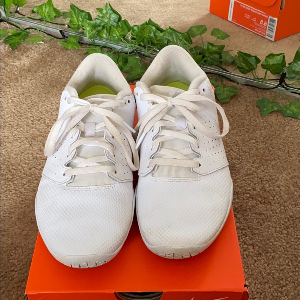 Women’s Nike cheer sideline shoes
